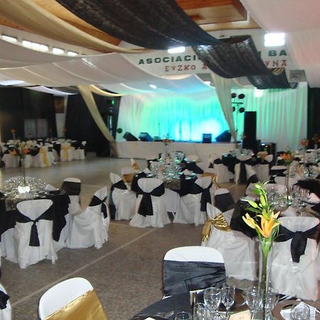 Hotel Euzko Alkartasuna Macachín Extérieur photo