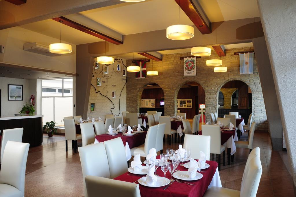 Hotel Euzko Alkartasuna Macachín Extérieur photo