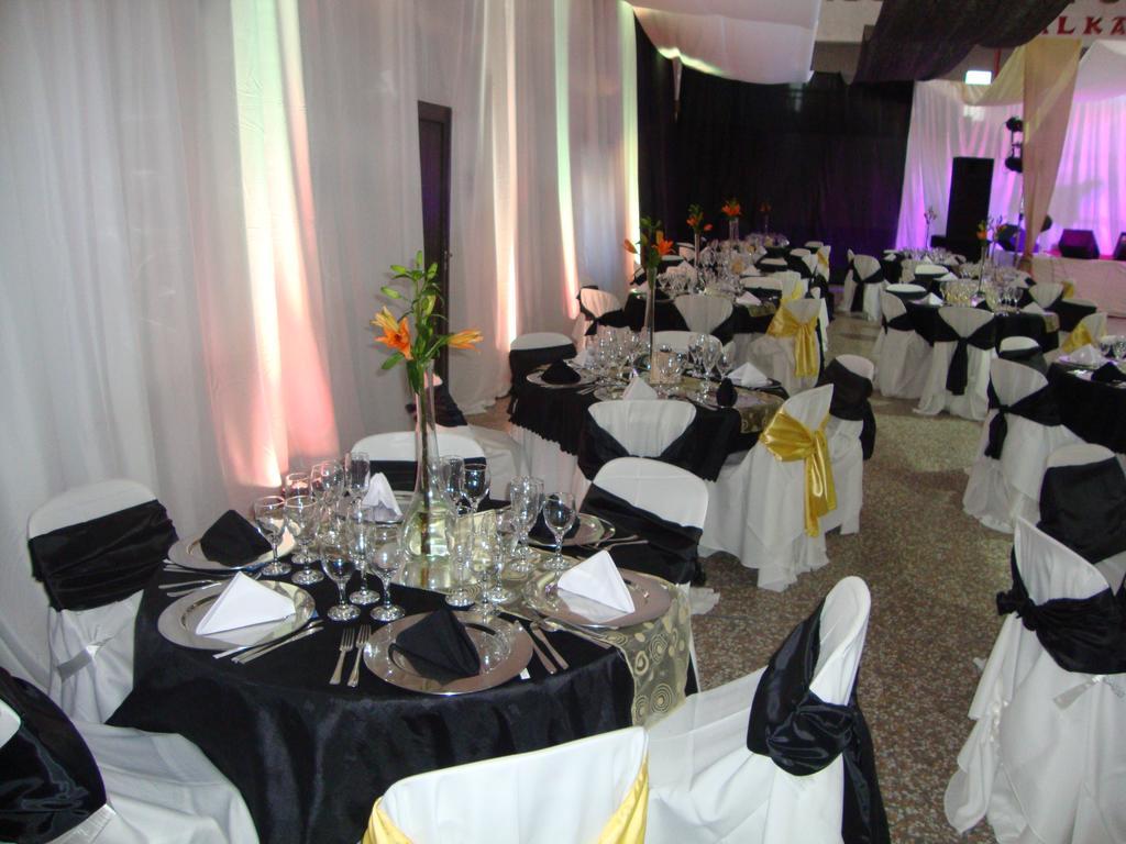 Hotel Euzko Alkartasuna Macachín Extérieur photo