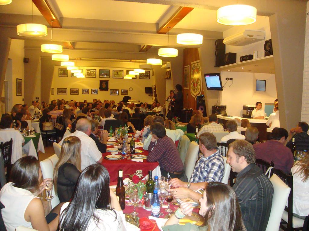 Hotel Euzko Alkartasuna Macachín Extérieur photo