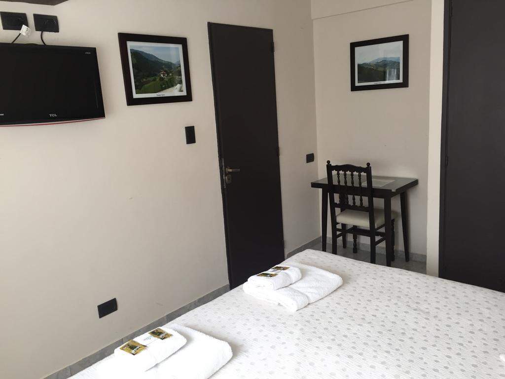 Hotel Euzko Alkartasuna Macachín Extérieur photo