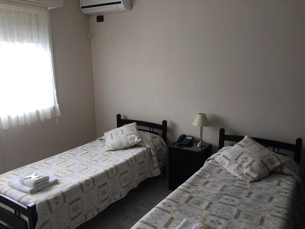Hotel Euzko Alkartasuna Macachín Extérieur photo